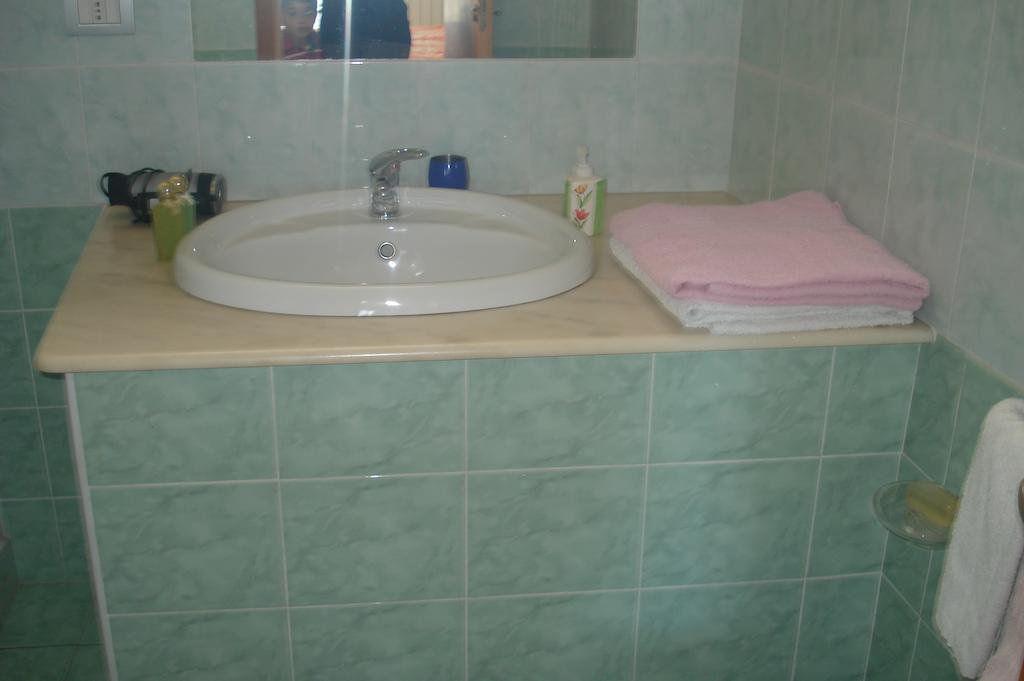 Bed And Breakfast Gigi Furci Siculo Quarto foto