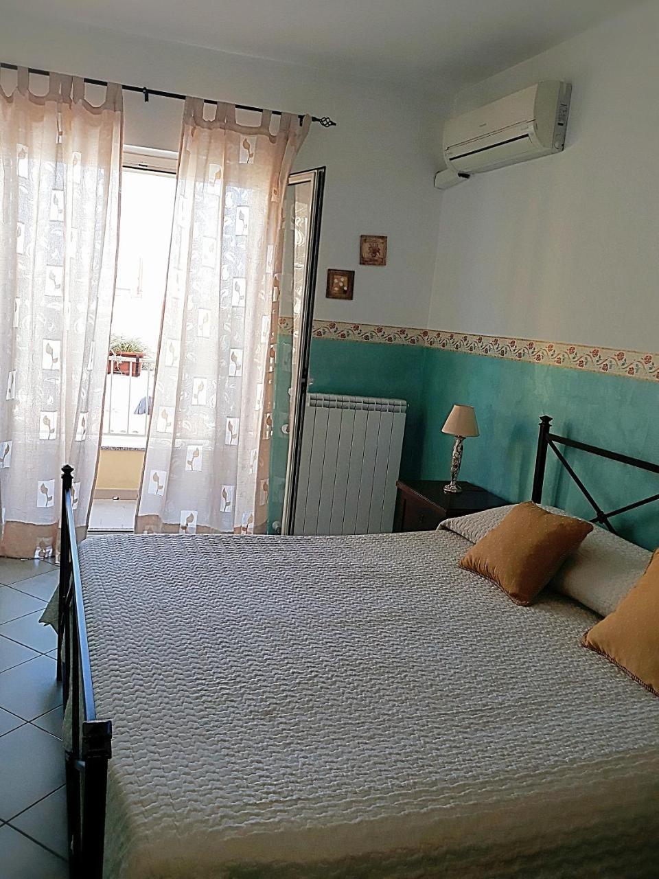 Bed And Breakfast Gigi Furci Siculo Exterior foto